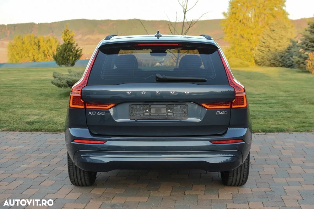 Volvo XC 60 B4 MHEV AT AWD Core - 16