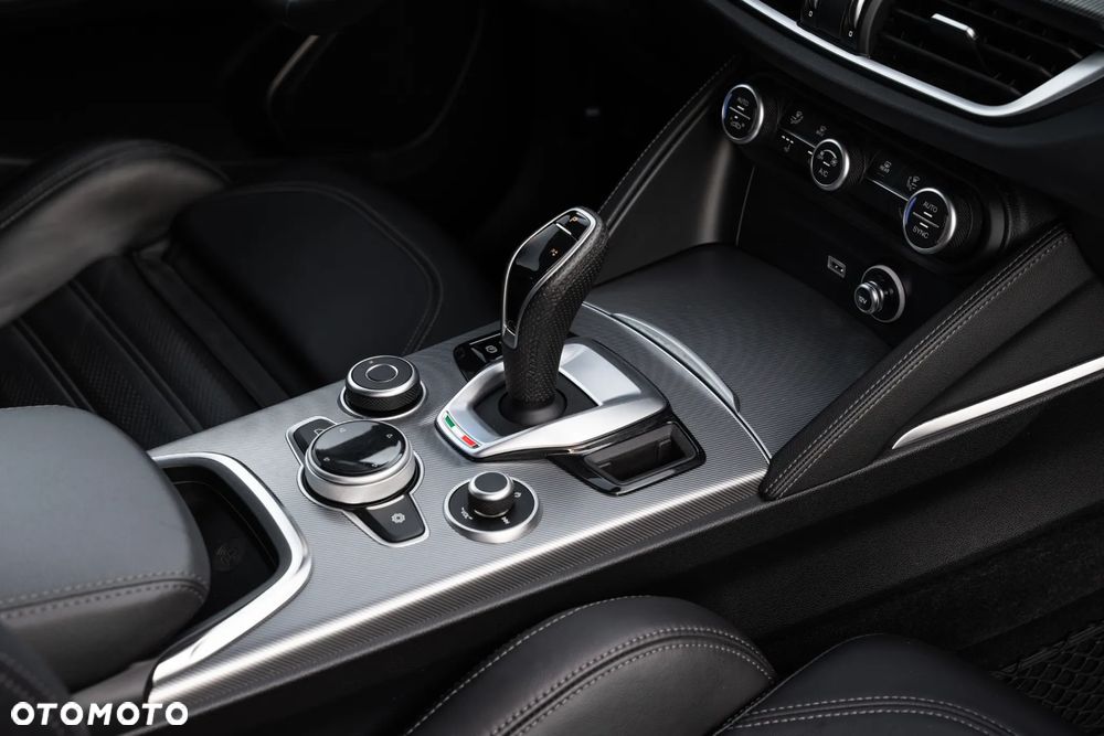 Alfa Romeo Stelvio 2.0 Turbo Veloce Q4 - 13