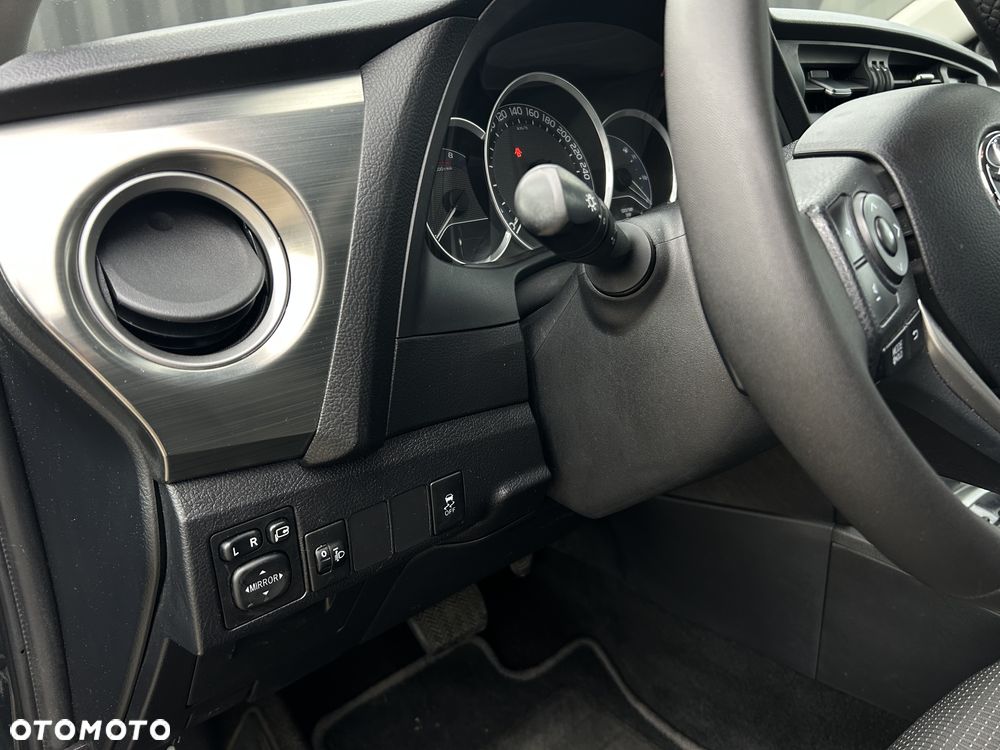 Toyota Auris - 17