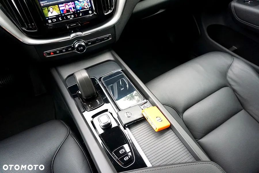 Volvo XC 60 B4 D Geartronic Momentum Pro - 35