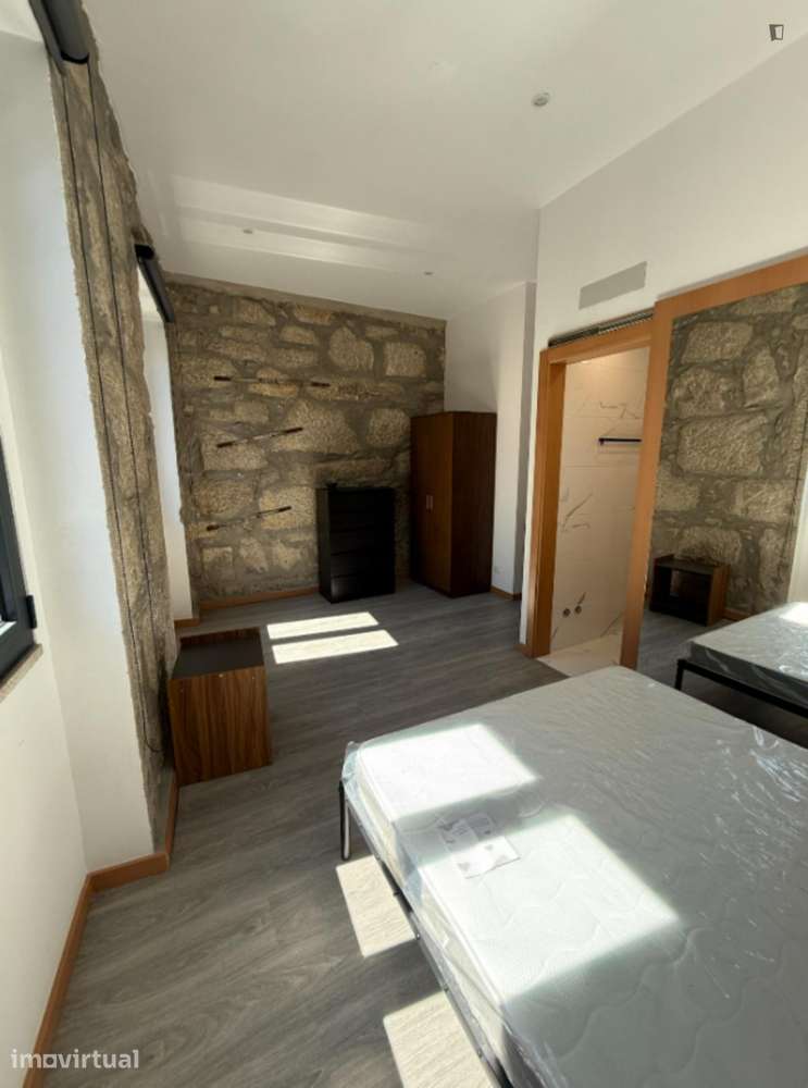 Quarto - localizado em Santa Marinha Porto - Grande imagem: 5/27
