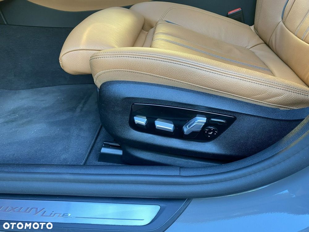 BMW Seria 5 530i xDrive mHEV Luxury Line - 29