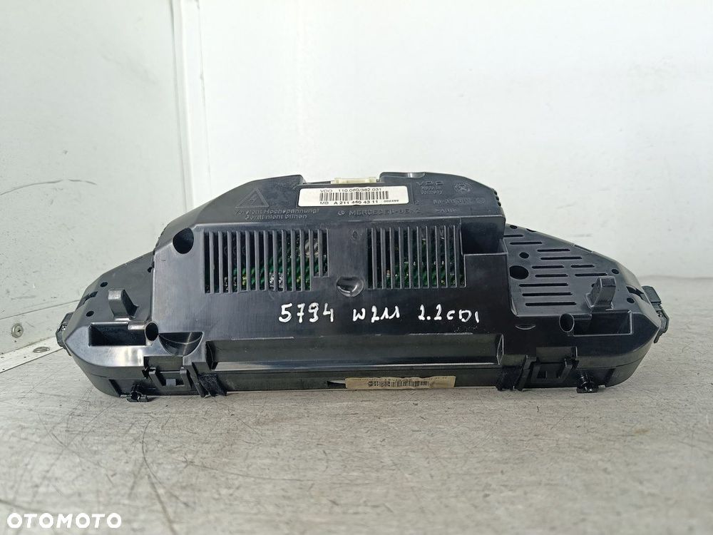 LICZNIK MERCEDES-BENZ KLASA E W211 A2114404311  110.080/382.031 VDO 2.2 - 2