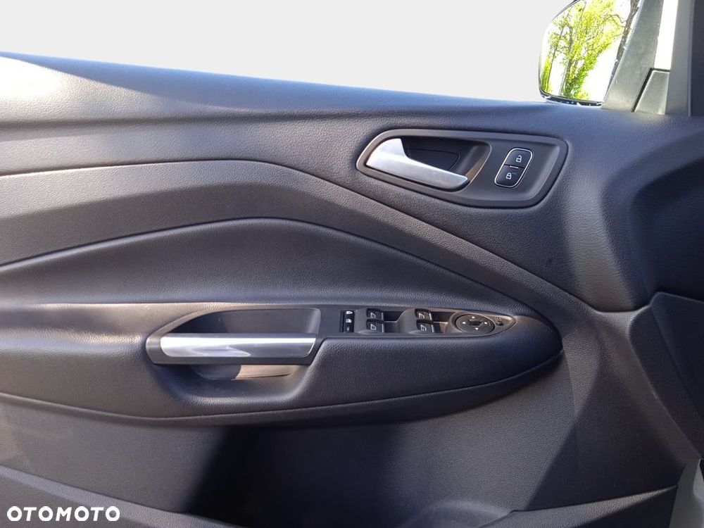 Ford Kuga 1.5 EcoBoost 2x4 Titanium - 30