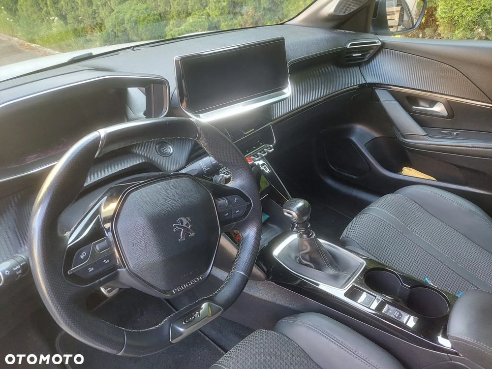 Peugeot 208 - 14