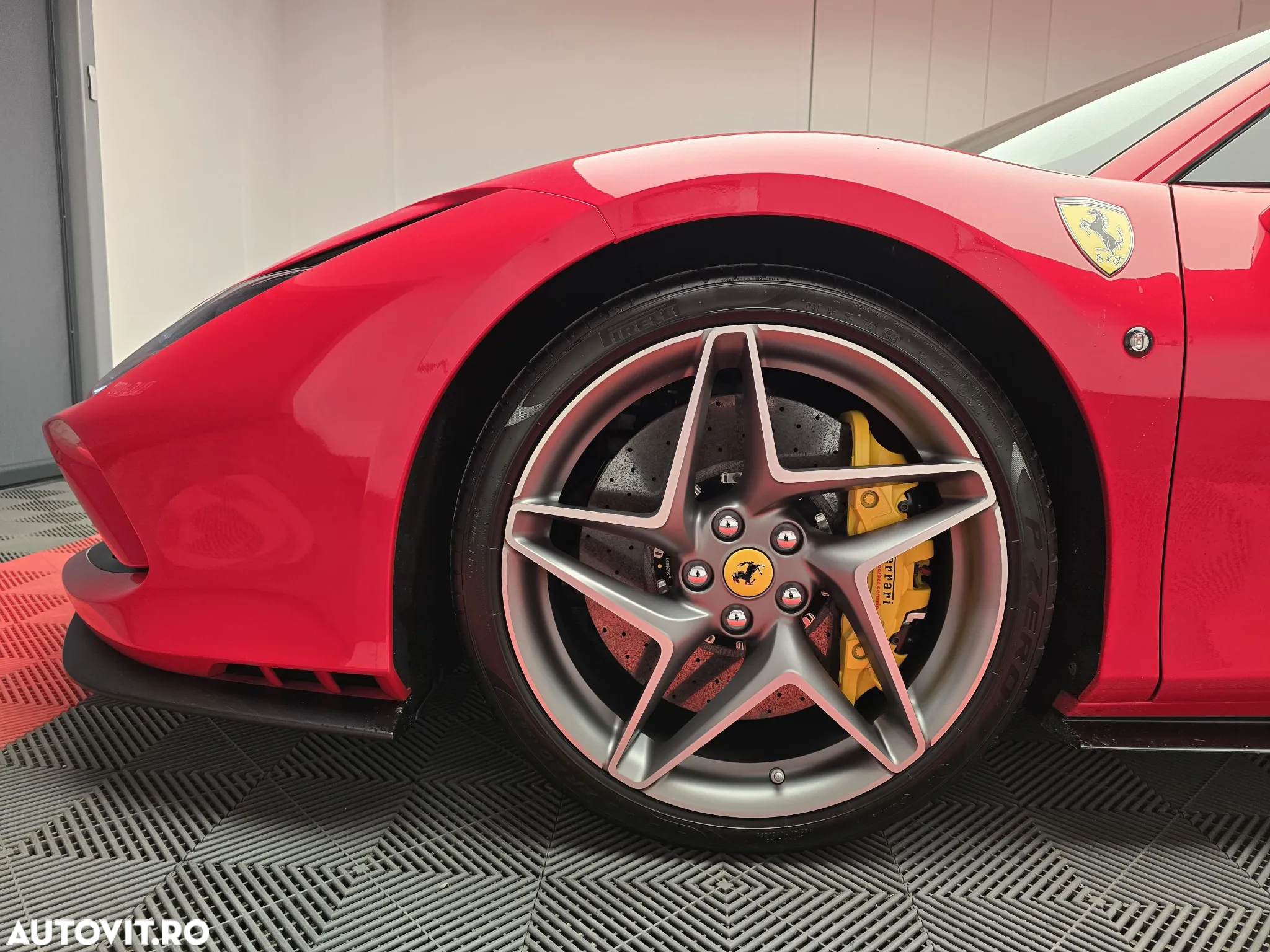 Ferrari F8 - 11