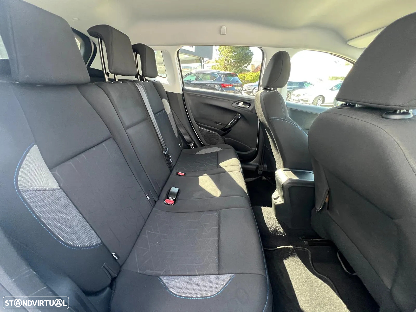 Peugeot 2008 1.2 PureTech Access - 8