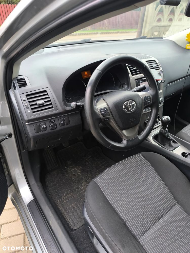 Toyota Avensis 1.6 - 8