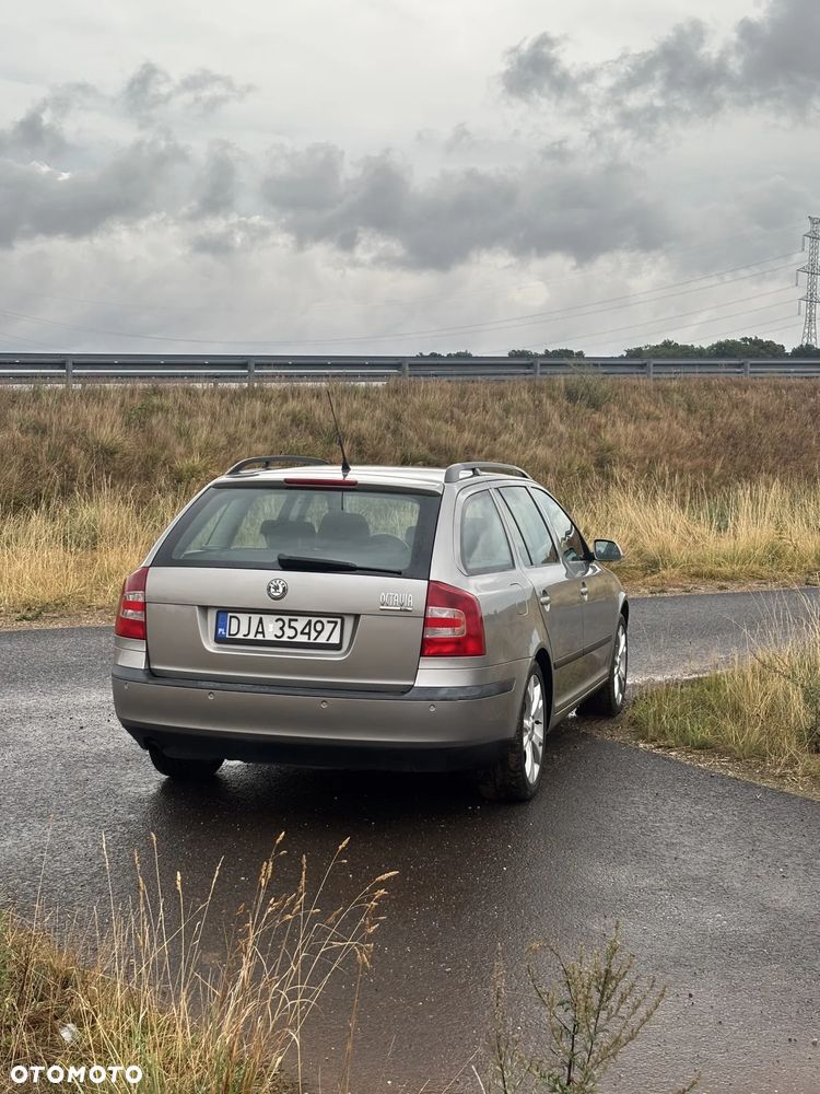 Skoda Octavia 1.6 FSI Ambiente - 4