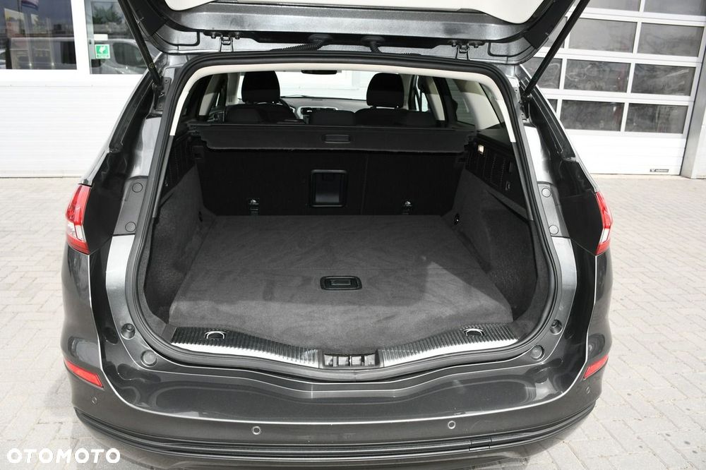 Ford Mondeo - 38