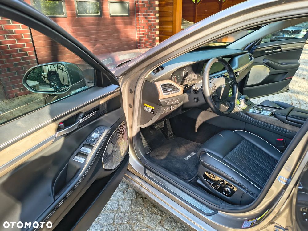Genesis G90 - 21