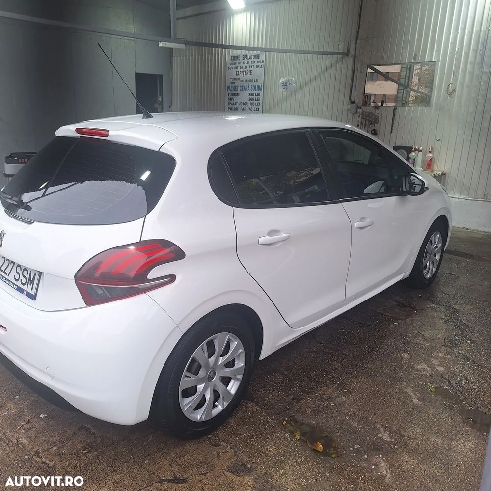 Peugeot 208 1.2 L PureTech Active - 5