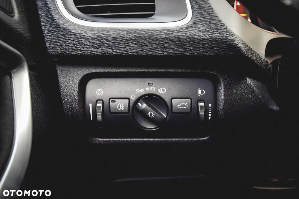 Volvo V40 D2 Momentum - 40
