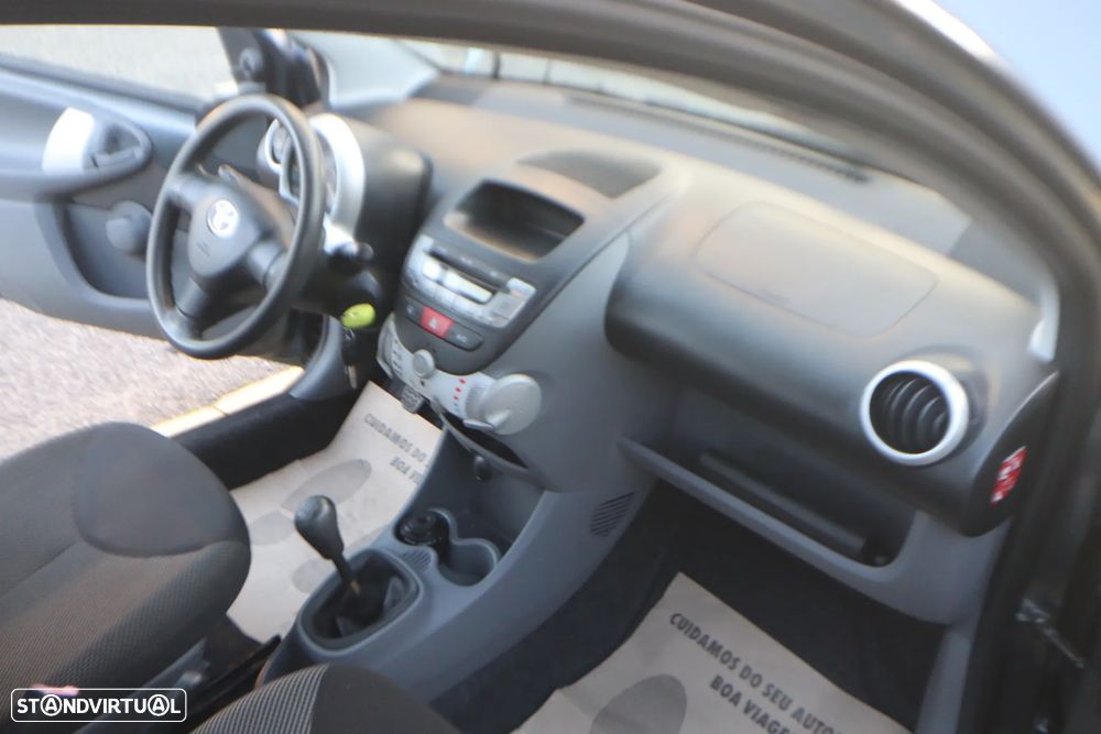 Toyota Yaris 1.3 VVT-i Sol High Pack VSC+TRC - 5