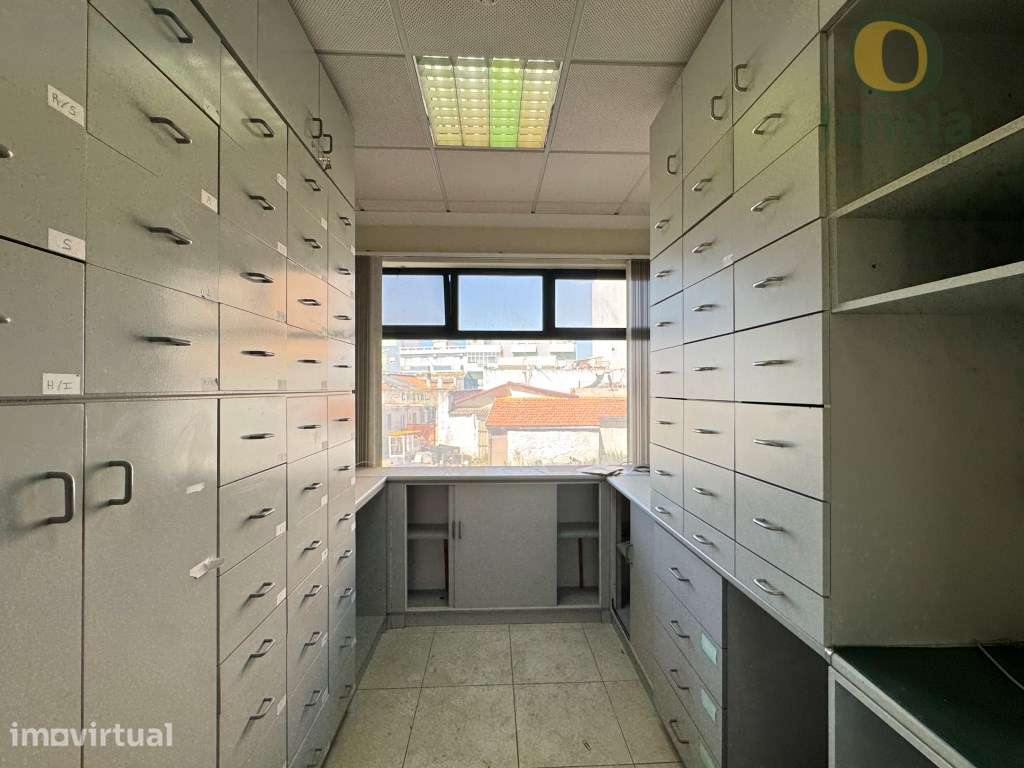 Espaço Comercial junto ao Hospital de Faro - 122,87 m² e 2 Lugares ... - Grande imagem: 4/13