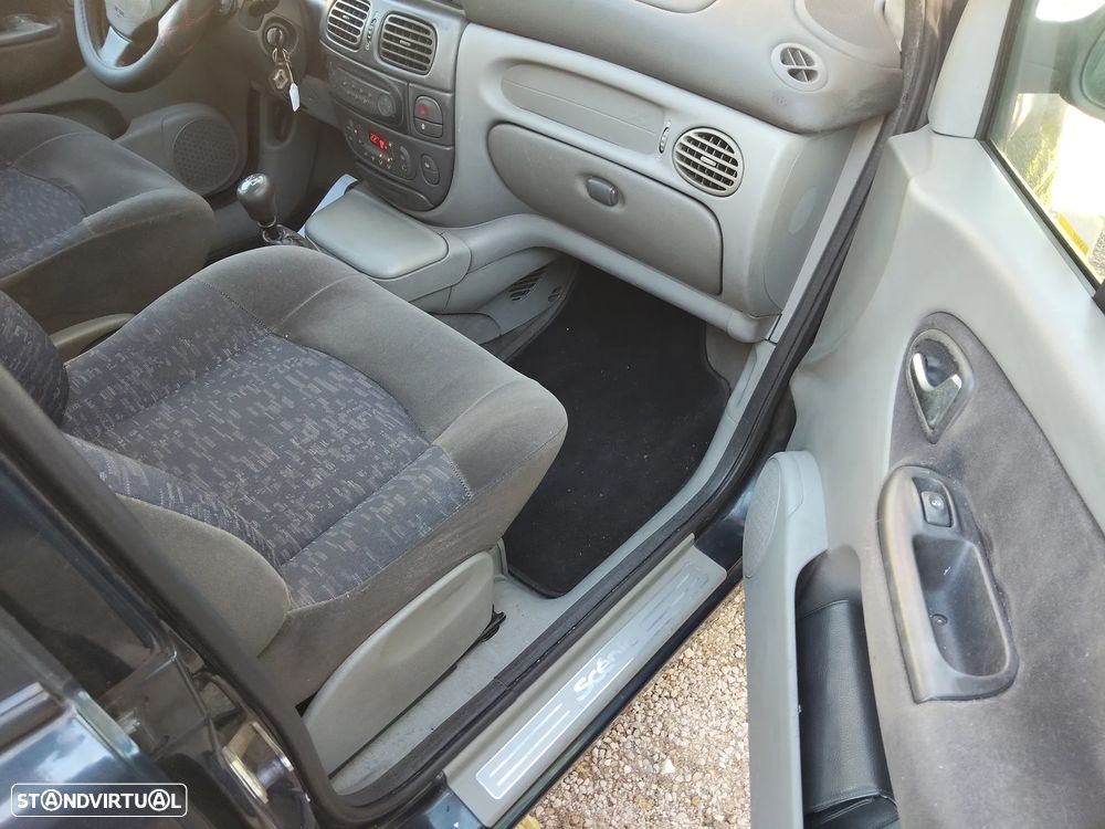 Renault Scénic 1.4 16V Conquest - 9