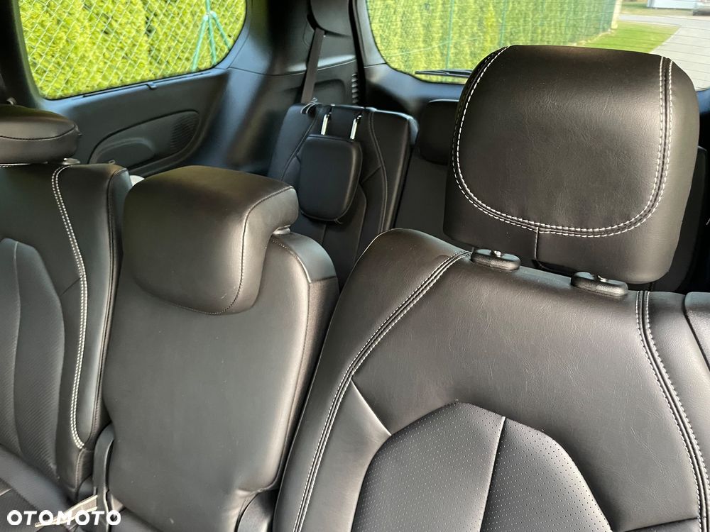 Chrysler Pacifica - 23