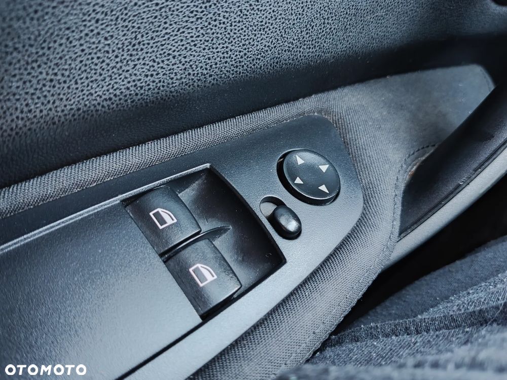 BMW Seria 1 116i - 33