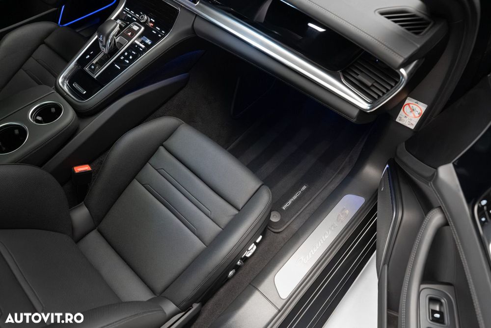Porsche Panamera - 40