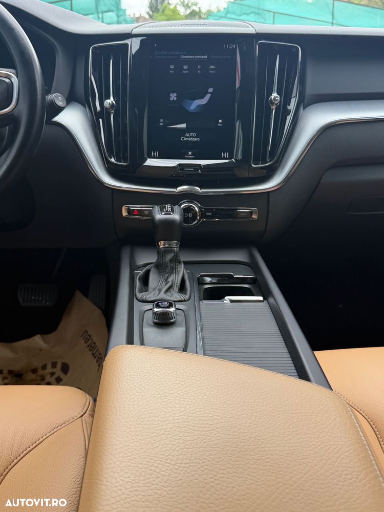 Volvo XC 60 D4 AWD Momentum - 11