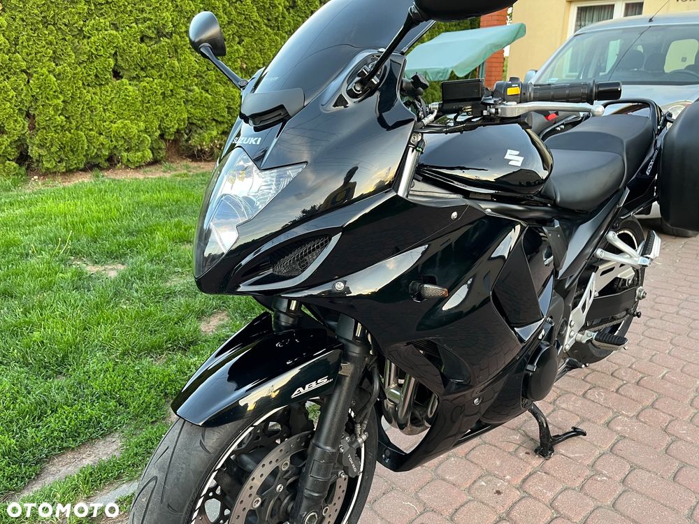 Suzuki GSX - 23
