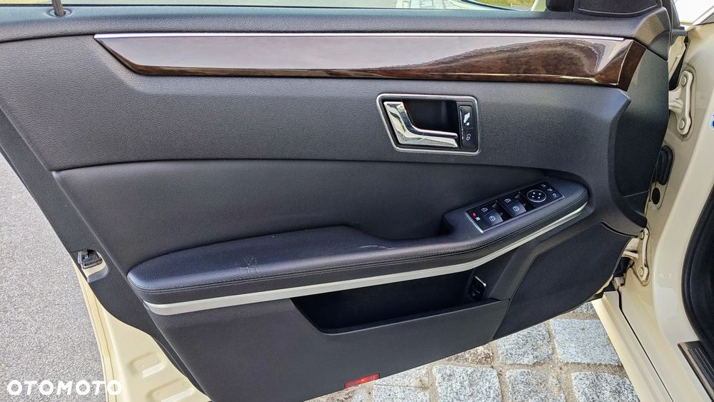 Mercedes-Benz Klasa E 220 CDI Automatik Classic - 27