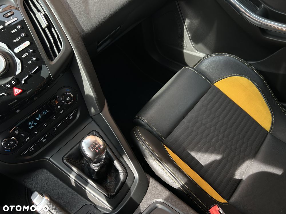 Ford Focus 2.0 EcoBoost ST mit Leder-Sport-Paket - 24