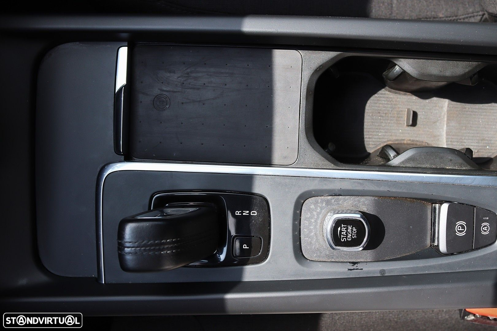 Volvo V60 2.0 B4 Momentum Geartronic - 21