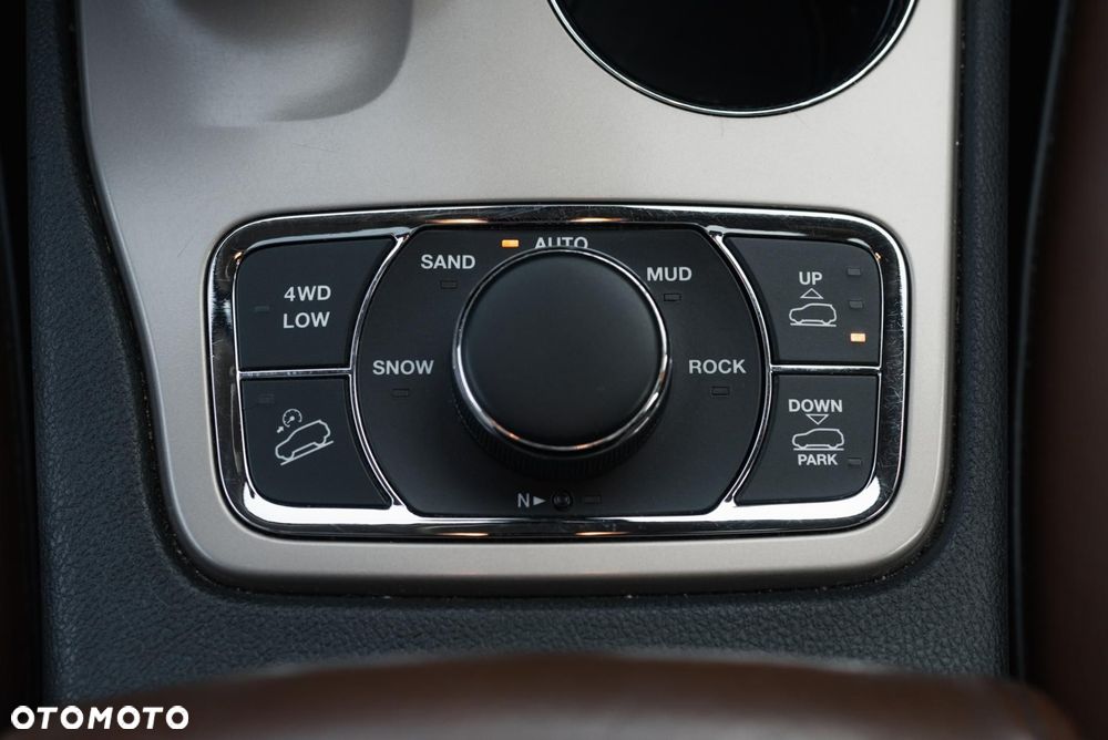 Jeep Grand Cherokee - 22