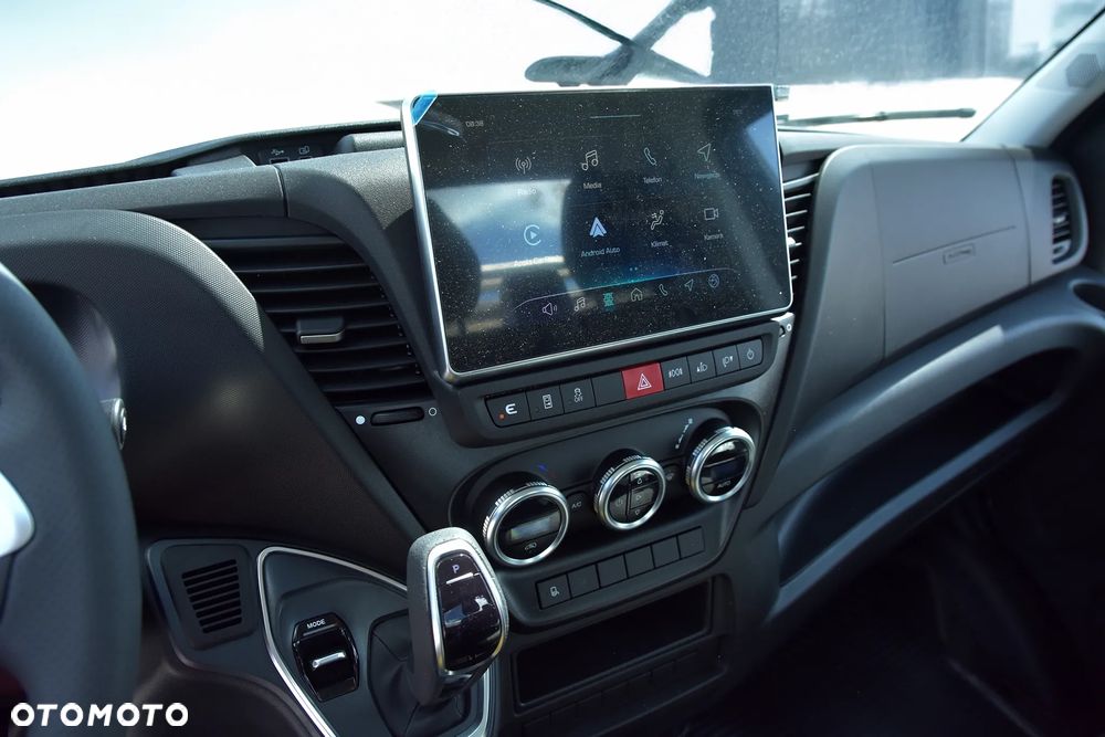 Iveco Daily 35S18H AUTOMAT autolaweta z kabina sypalną 3,5t na haku POLMAR - 16