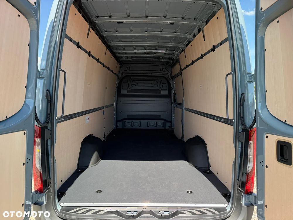Mercedes-Benz Sprinter - 12