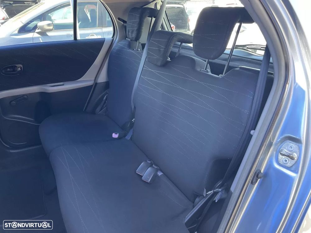 Toyota Yaris 1.0 VVT-i AC Manual - 21