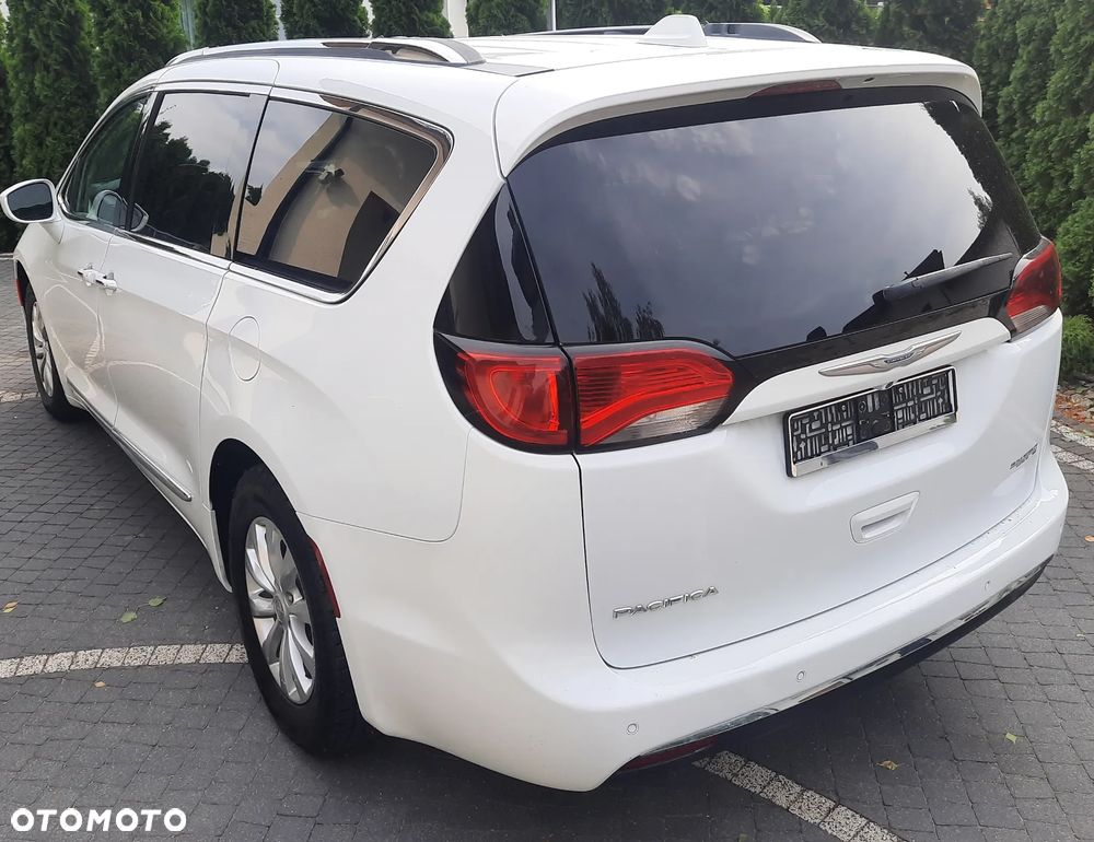 Chrysler Pacifica - 7