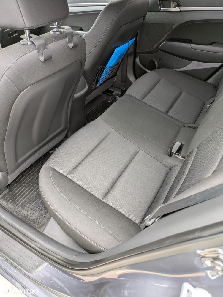 Hyundai Elantra 1.6 CRDI Highway - 12