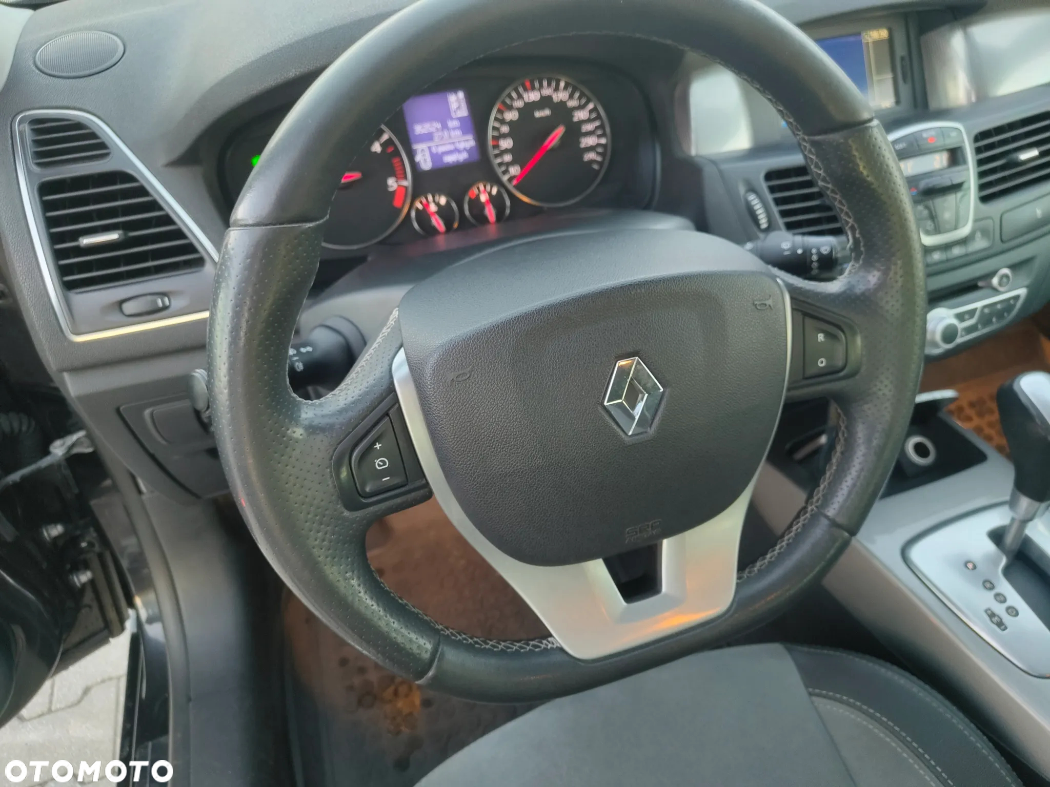 Renault Laguna 2.0 dCi Initiale - 8