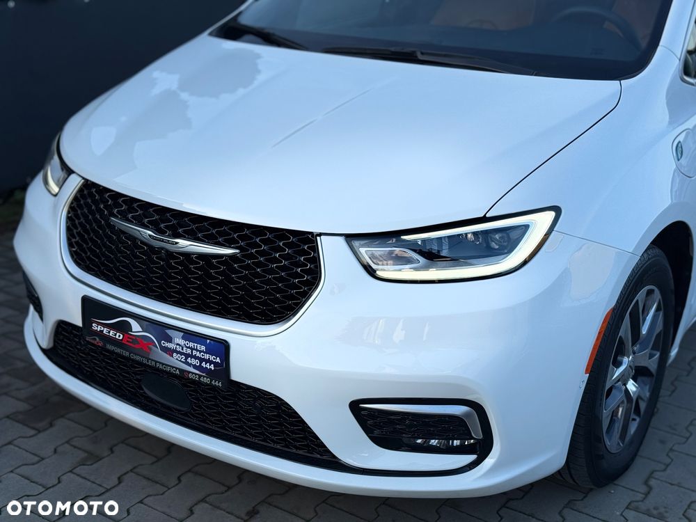 Chrysler Pacifica - 16