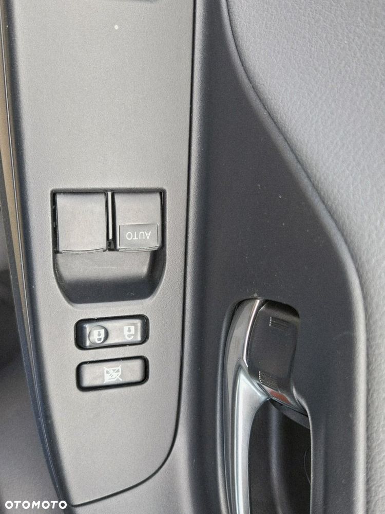Toyota Yaris 1.33 Premium - 13