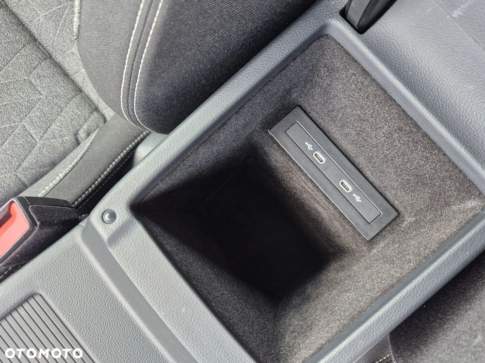 Volkswagen Passat 2.0 TDI EVO Elegance DSG - 24