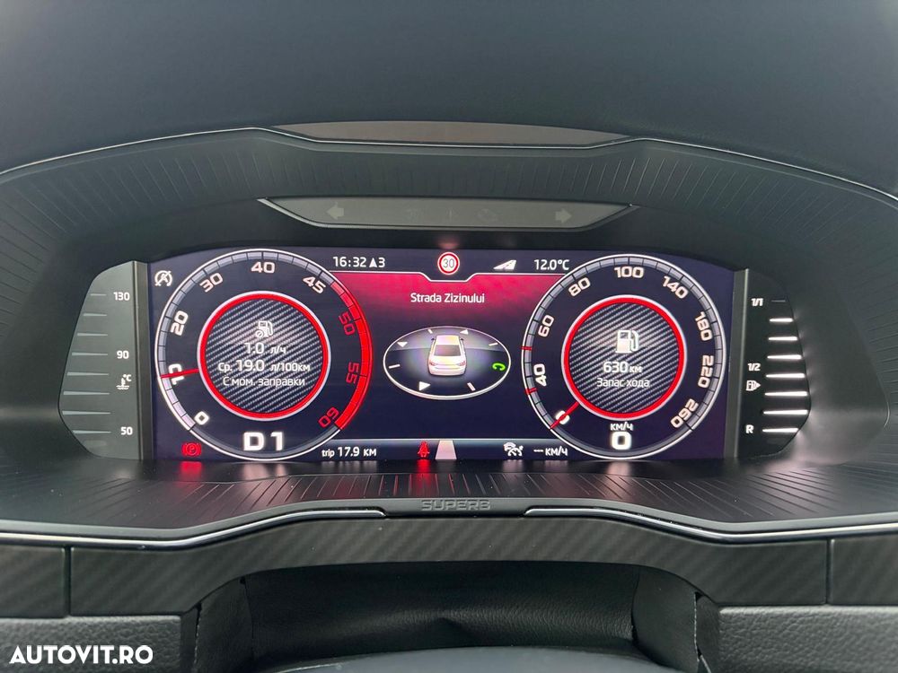 Skoda Superb 2.0 TDI DSG Sportline - 30