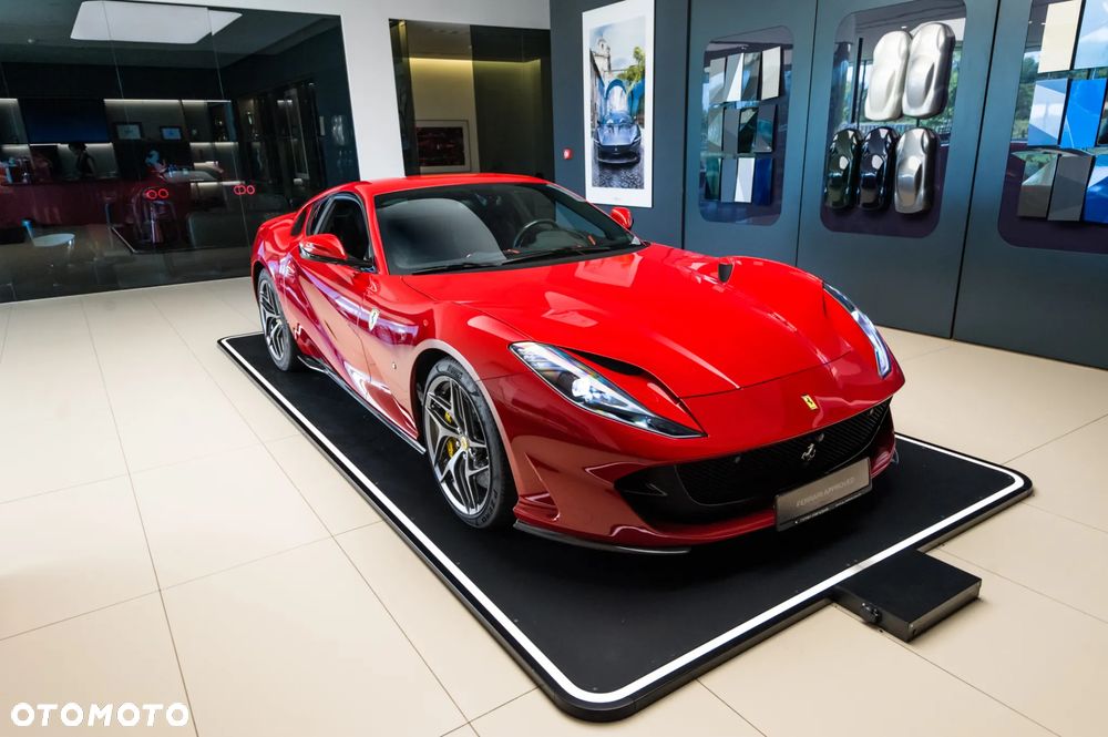 Ferrari 812 Superfast - 8