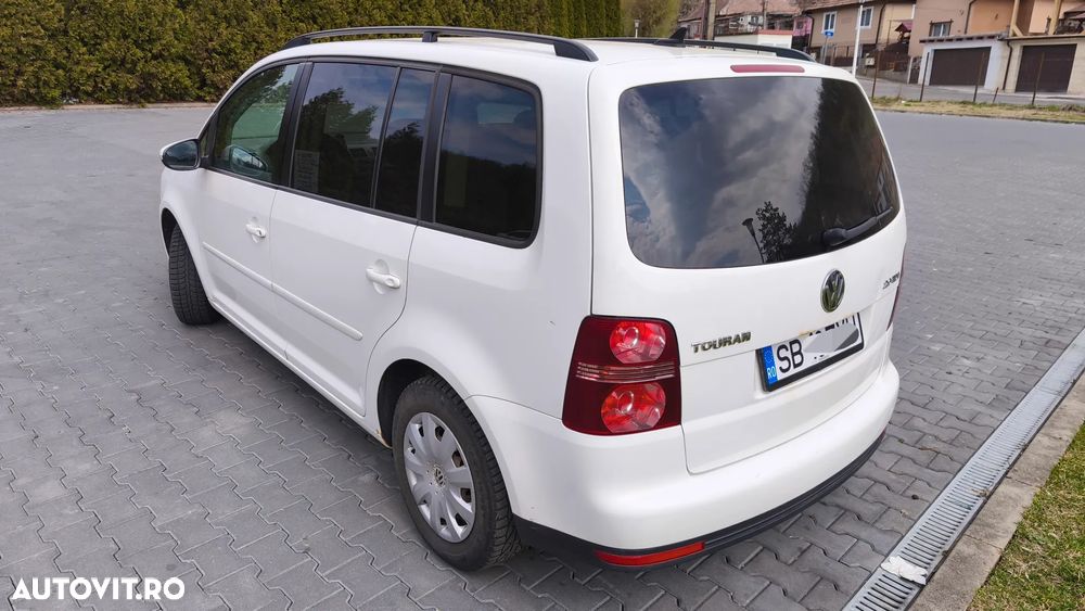 Volkswagen Touran - 4