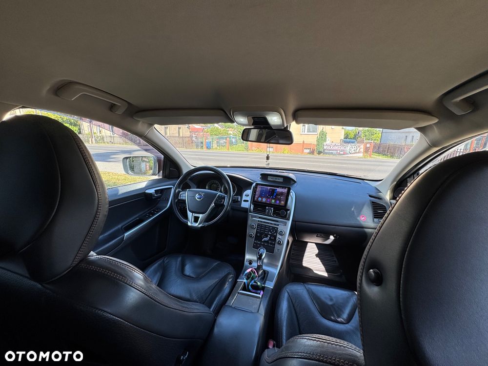 Volvo XC 60 D5 AWD Momentum - 9
