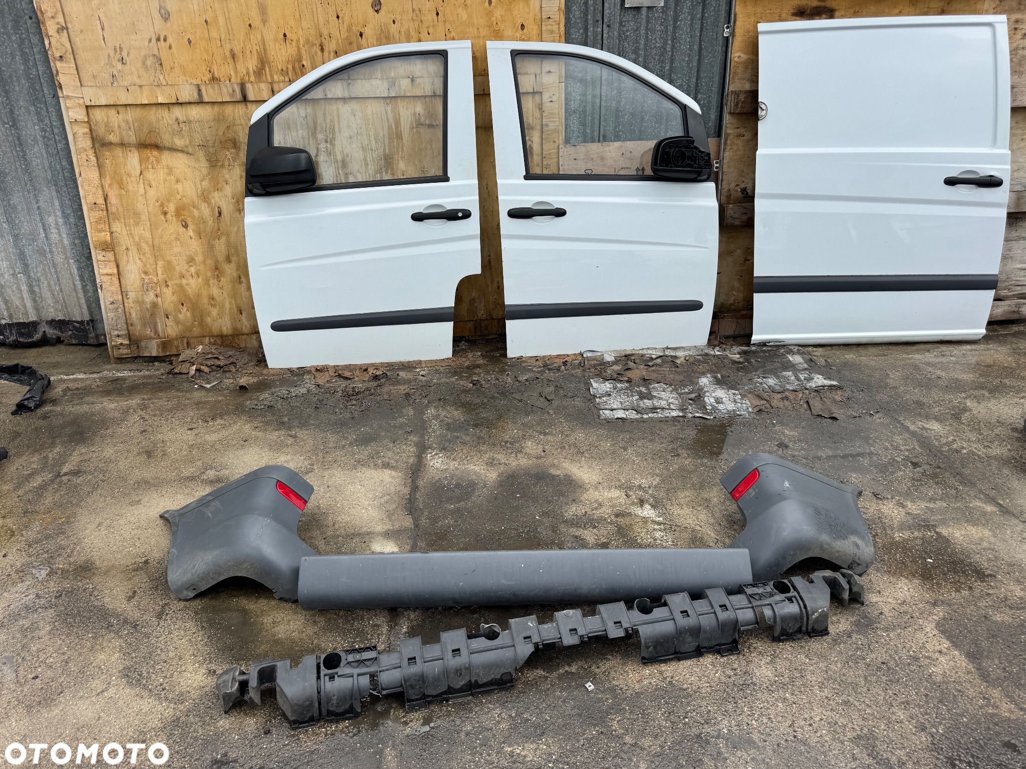 Mercedes vito 639 biały białe   Zderzak tył tylni Drzwi przednie prawe lewe ładne bez rdzy -500 sztuka   Drzwi przesuwne kompletne 850 sztuka   Szybka wysyłka  Drzwi boczne drzwi przesuwne prawe lewe - 10