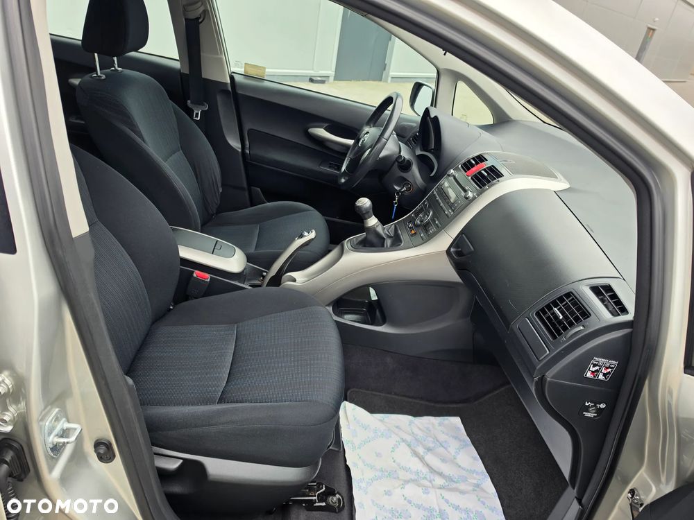 Toyota Auris 1.6 VVT-i Terra - 8