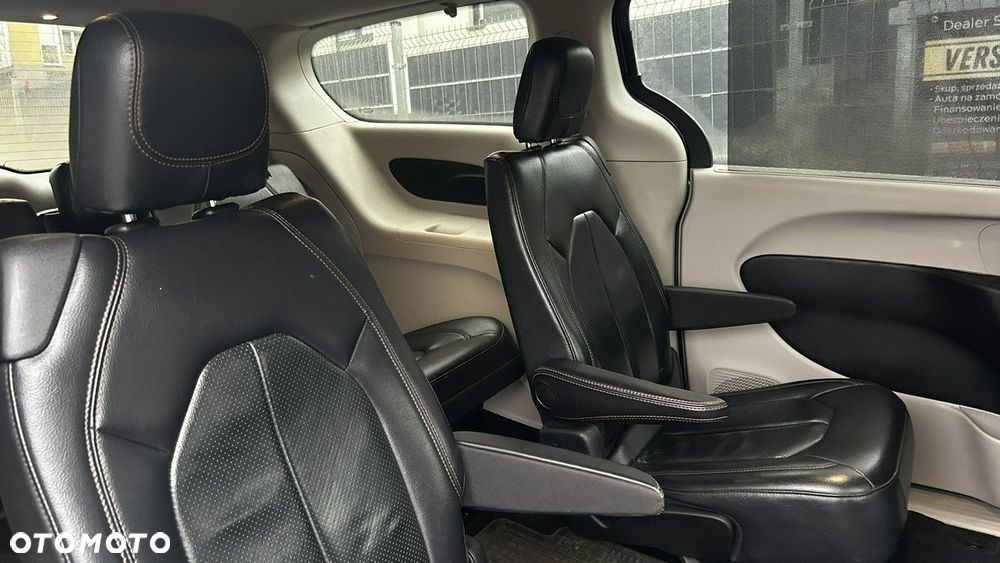 Chrysler Pacifica - 22