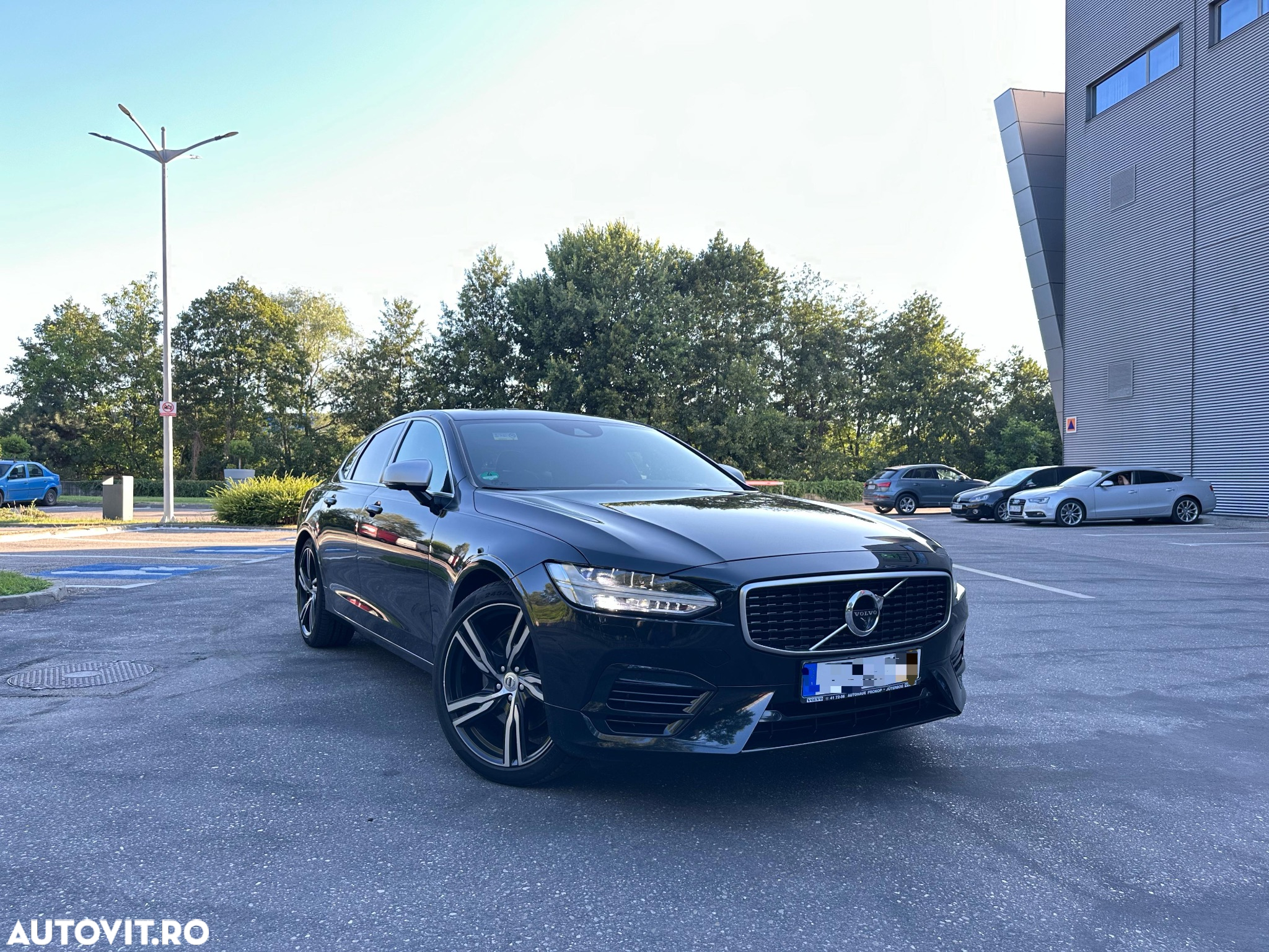 Volvo S90 T8 Twin Engine AWD Geartronic R Design - 2