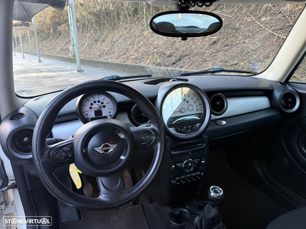 MINI 3 Portas Cooper D - 7