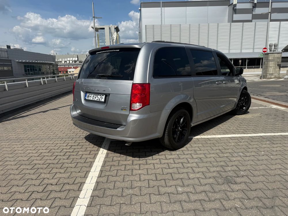 Dodge Grand Caravan - 9