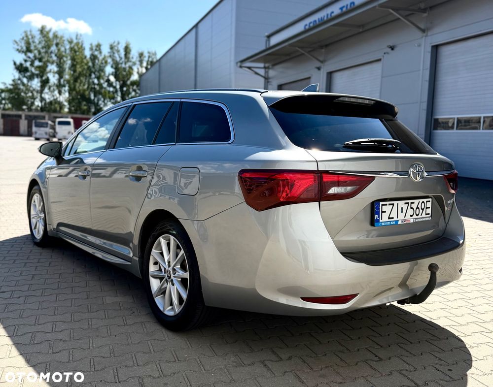 Toyota Avensis 1.8 Premium - 9