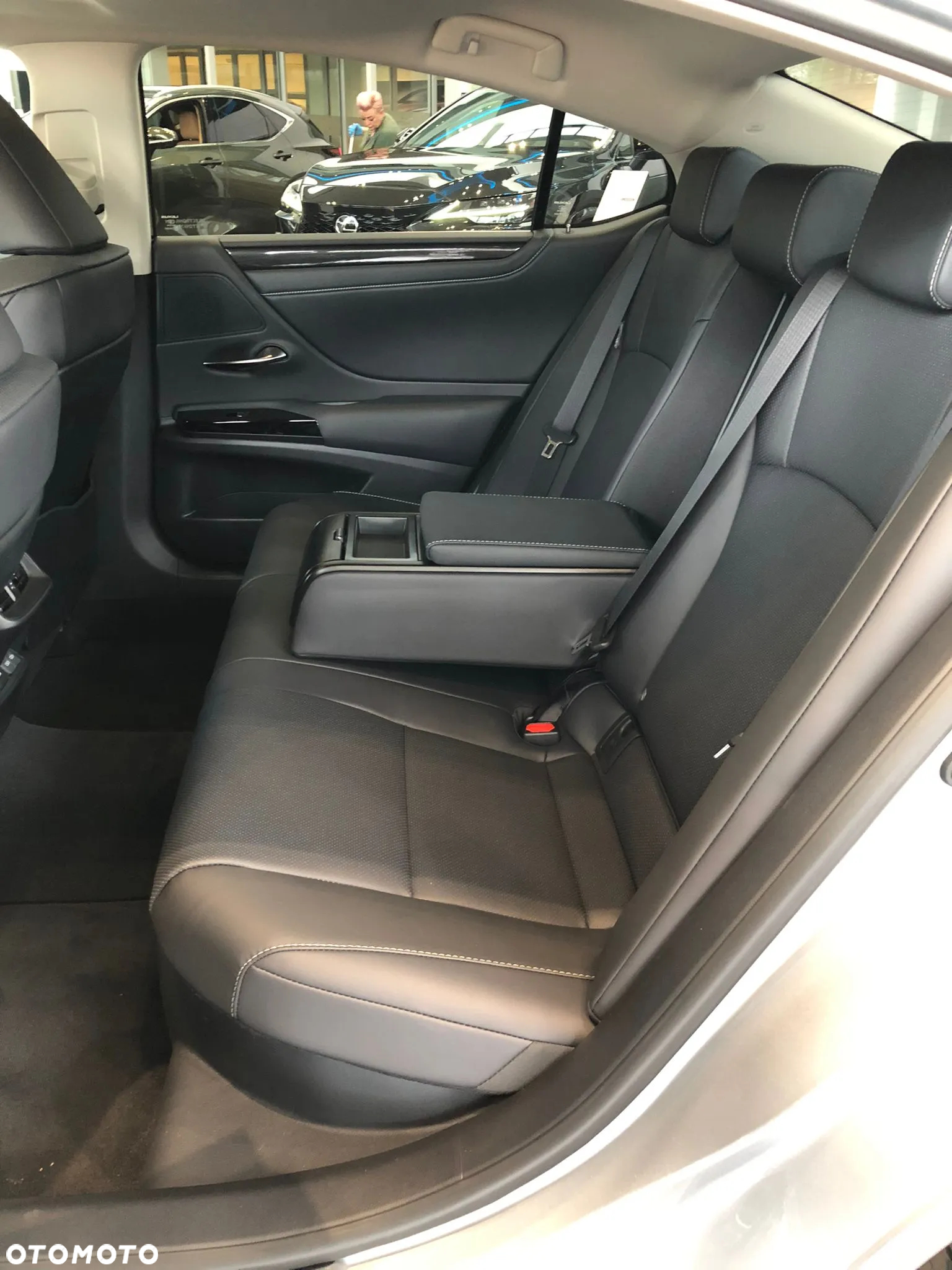 Lexus ES 300h Business Edition - 10